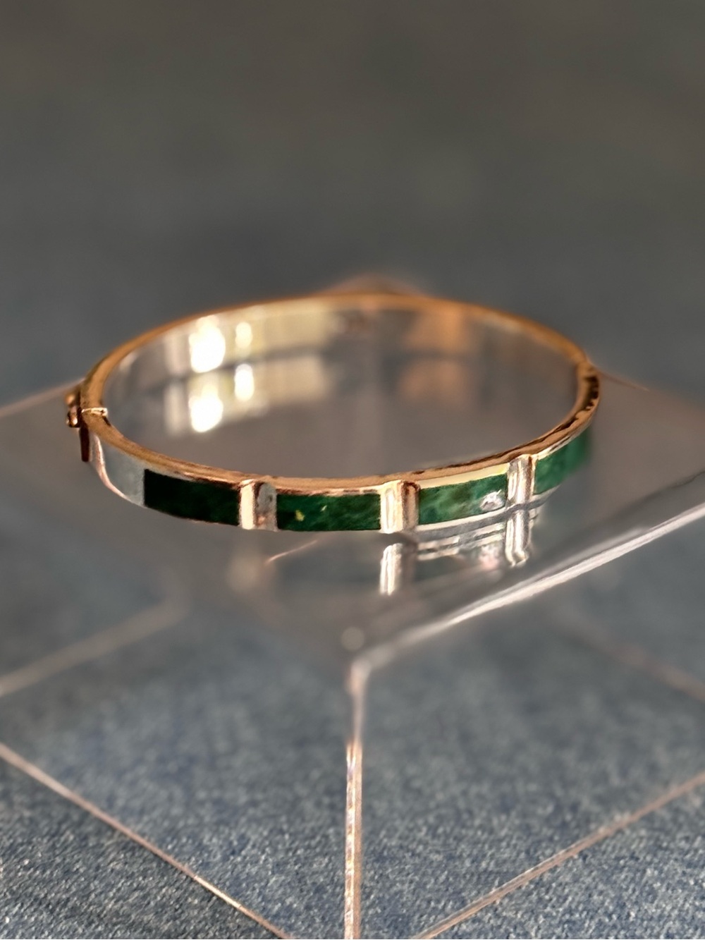 Vintage Mexican style 950 silver hinged bangle bracelet w/ green malachite inlay